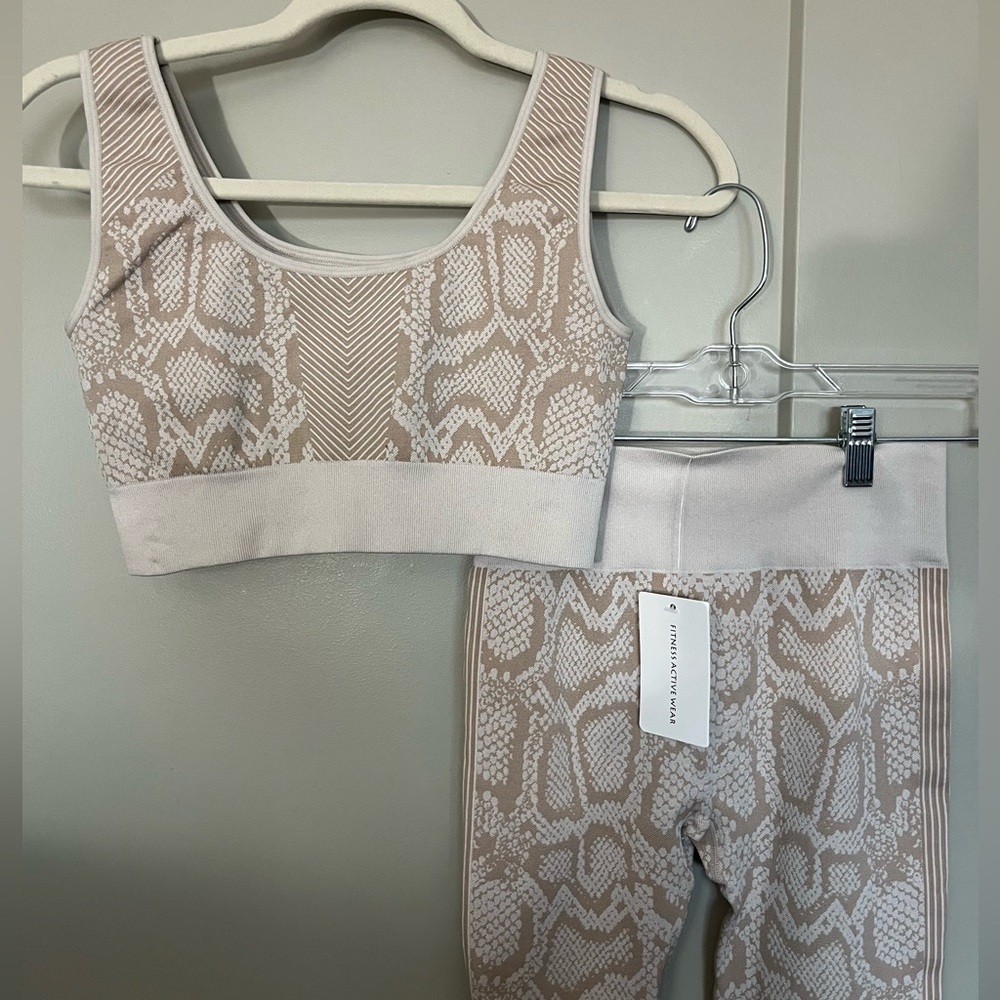 NEW Yoga Set- Matching Bra and Leggings - Picture 3 of 12